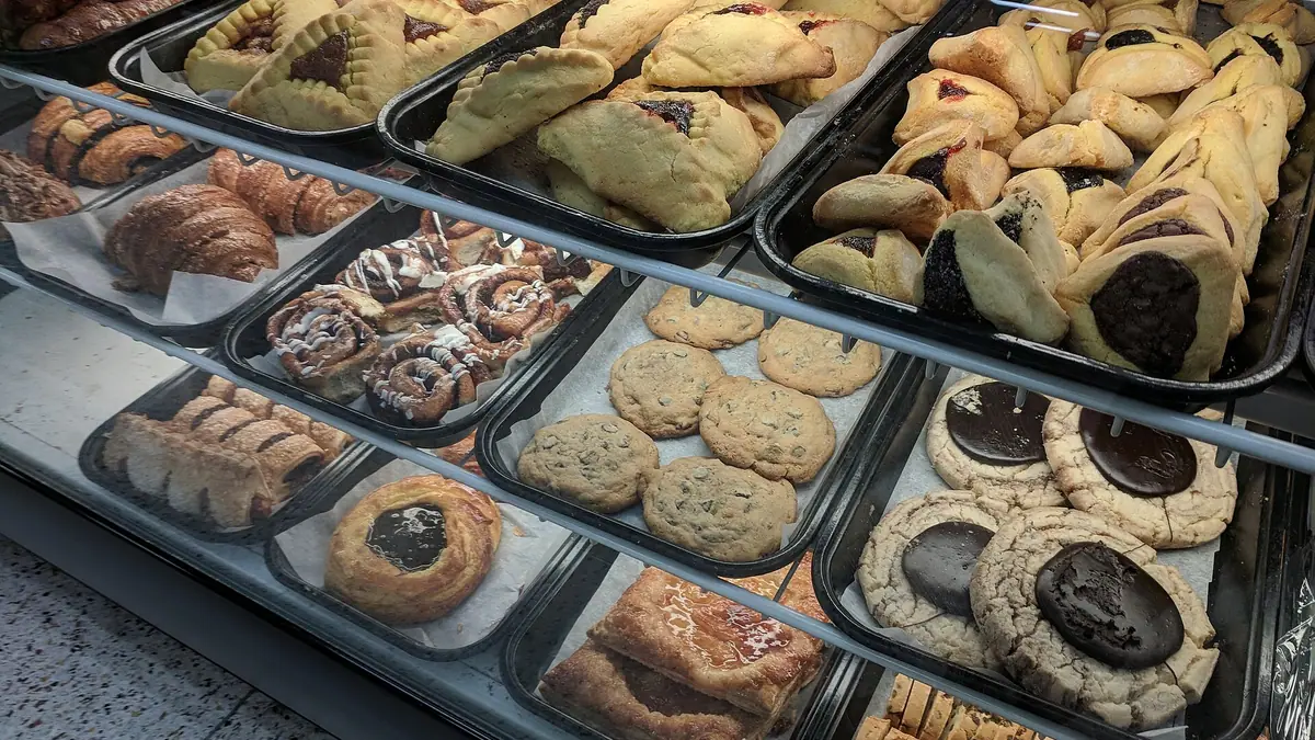 Marshalls Bakery – bakery in Royal Wootton Bassett town centre